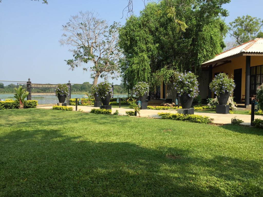 Flower Garden Lake Resort Tissamaharama Exteriér fotografie