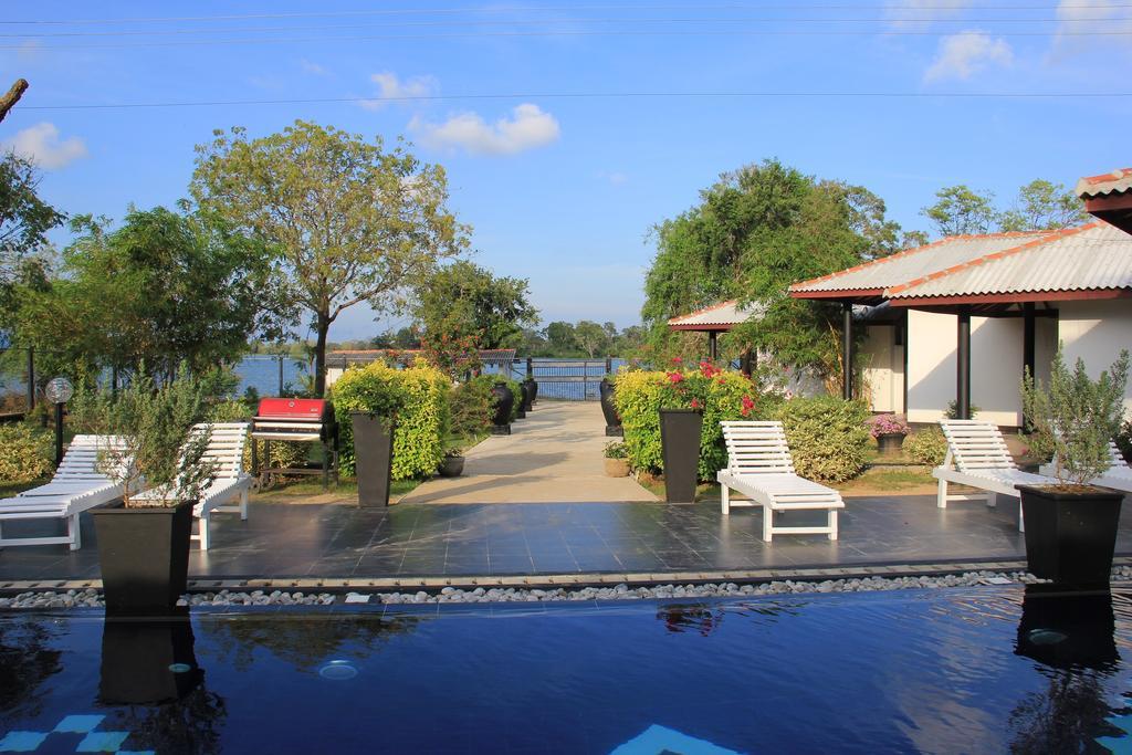 Flower Garden Lake Resort Tissamaharama Exteriér fotografie